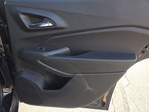 Used 2024 Chevrolet Trax LS w/ LS Convenience Package FWD image 23