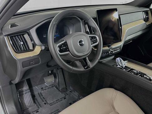 Used 2026 Volvo XC60 B5 Plus w/ Climate Package PRO AWD/4WD image 9