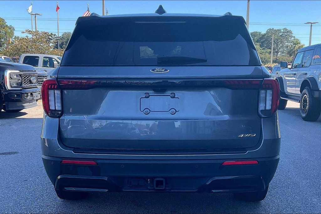 Used 2025 Ford Explorer ST-Line AWD/4WD image 5