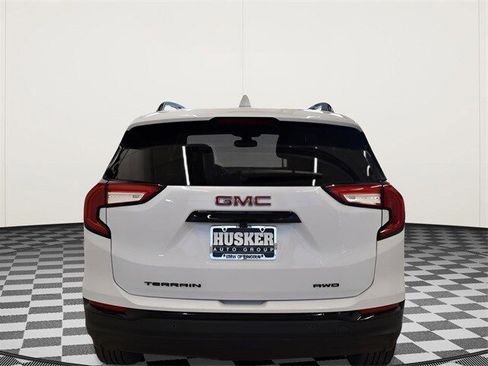 Used 2024 GMC Terrain SLT w/ Elevation Edition image 11