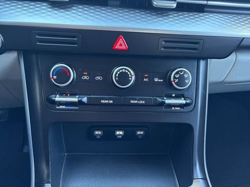 Certified 2023 Kia Carnival LX image 16