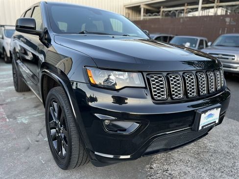 Used 2018 Jeep Grand Cherokee Altitude AWD/4WD image 7