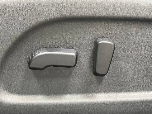 Used 2018 Nissan Pathfinder SV FWD image 23