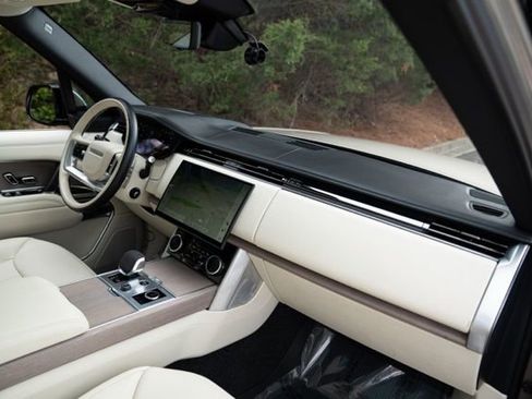 Used 2023 Land Rover Range Rover Long Wheelbase First Edition image 27