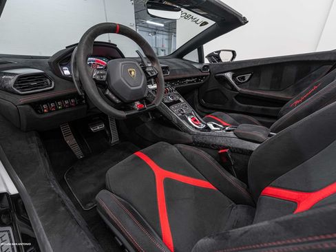 Used 2019 Lamborghini Huracan Performante AWD/4WD image 39