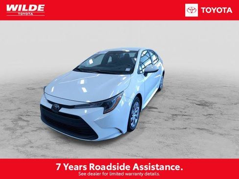 Certified 2025 Toyota Corolla LE FWD image 5