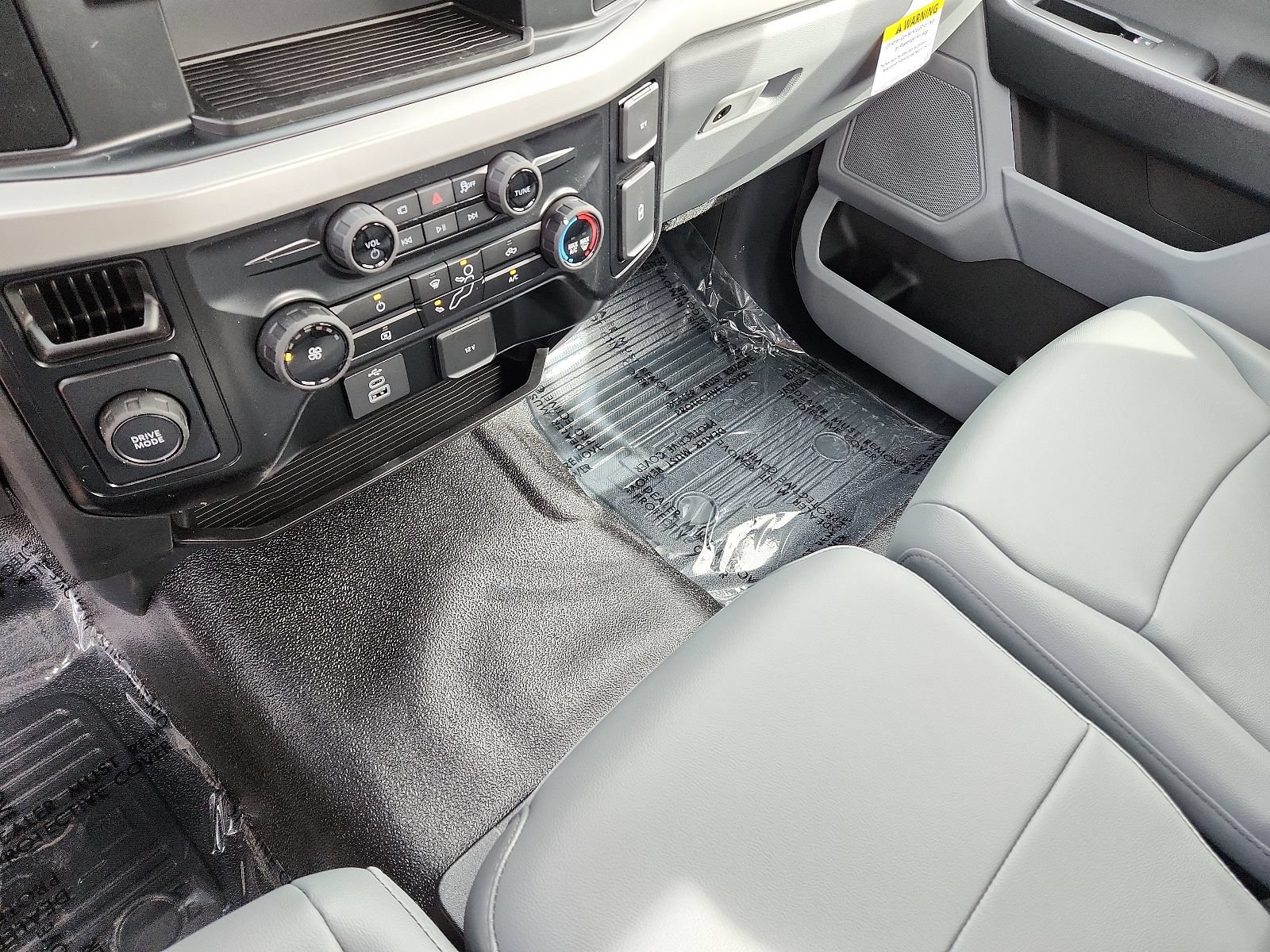 New 2025 Ford F250 XL w/ 360-Degree Camera Package RWD image 18