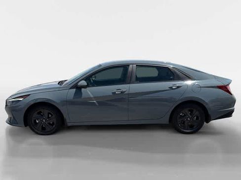 Certified 2022 Hyundai Elantra SEL FWD image 2