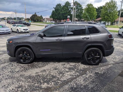 Used 2019 Jeep Cherokee Latitude Plus AWD/4WD image 6