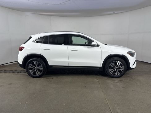 Used 2025 Mercedes-Benz GLA 250 4MATIC image 36