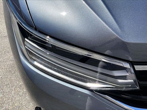 Certified 2023 Volkswagen Tiguan SE R-Line FWD image 27