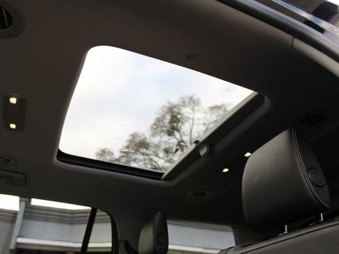 Used 2017 GMC Acadia SLT image 25