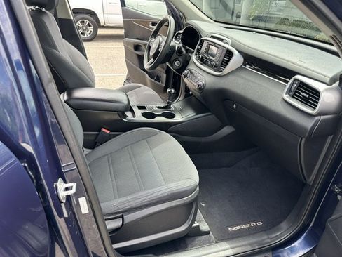 Used 2016 Kia Sorento LX FWD image 25