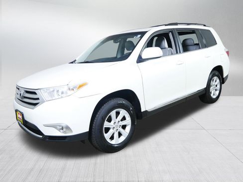 Used 2012 Toyota Highlander SE w/ Tow Pkg AWD/4WD image 3