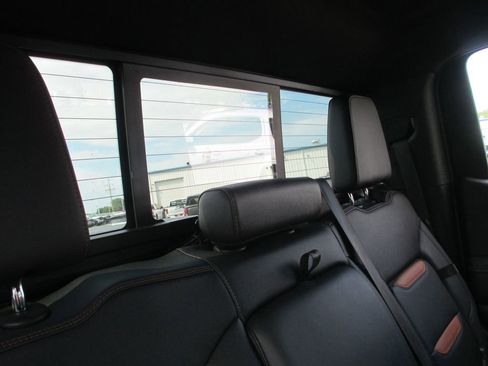 Used 2022 GMC Sierra 1500 AT4 w/ AT4 Premium Package AWD/4WD image 28