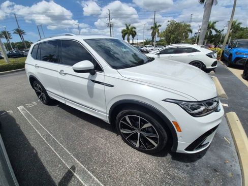Used 2022 Volkswagen Tiguan SEL R-Line AWD/4WD image 2