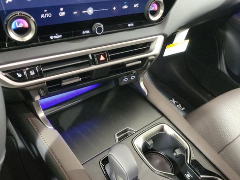 New 2025 Lexus RX 450h AWD w/ Luxury Package image 13