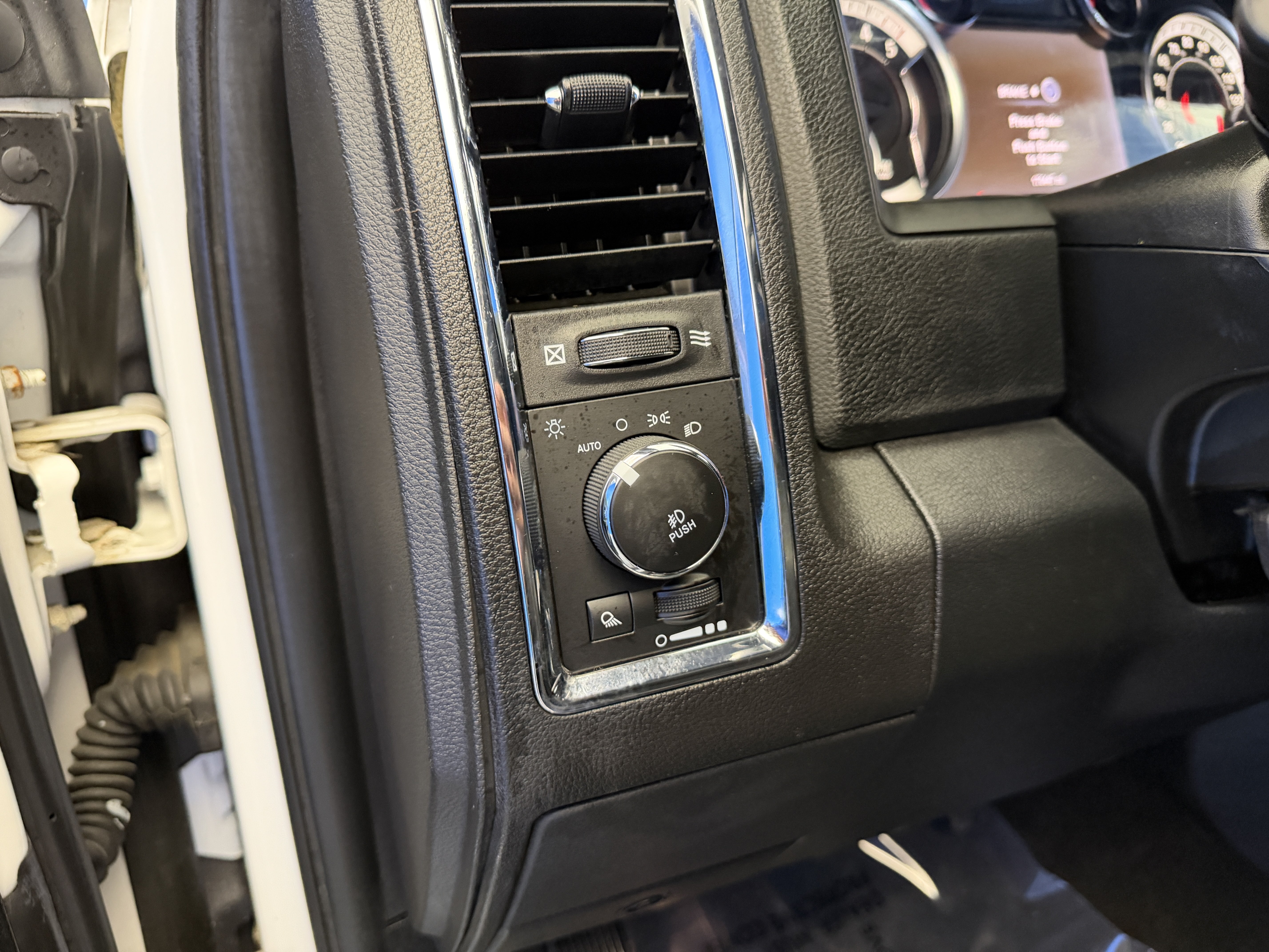 Used 2017 RAM 1500 Laramie w/ Convenience Group AWD/4WD image 15