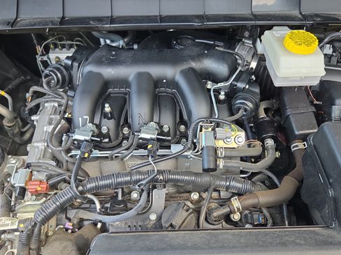 Used 2025 Nissan Pathfinder SV FWD image 18