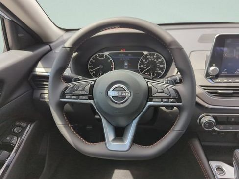 Used 2025 Nissan Altima 2.5 SR FWD image 15