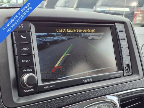 Used 2015 Chrysler Town & Country Touring-L FWD image 21