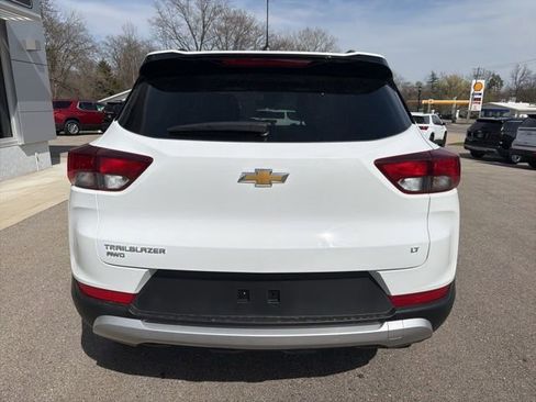 Used 2025 Chevrolet TrailBlazer LT AWD/4WD image 4