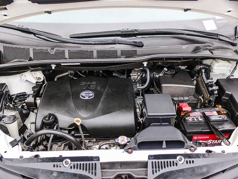 Used 2020 Toyota Sienna L image 25