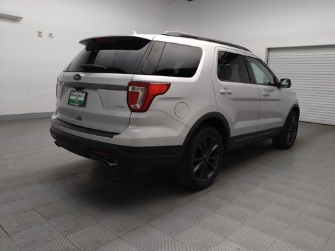 Used 2018 Ford Explorer XLT w/ Equipment Group 202A image 9