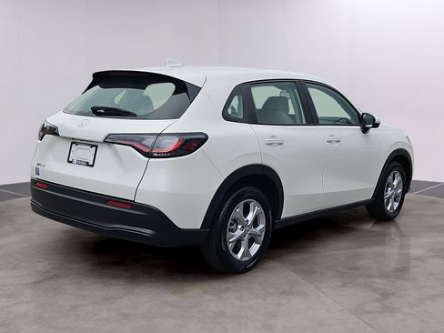 Certified 2025 Honda HR-V LX image 4