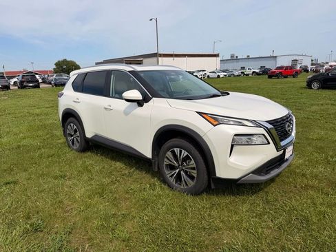 Certified 2023 Nissan Rogue SV w/ SV Premium B Package FWD image 3