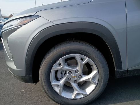 New 2026 Chevrolet Trax LS w/ LS Convenience Package FWD image 16