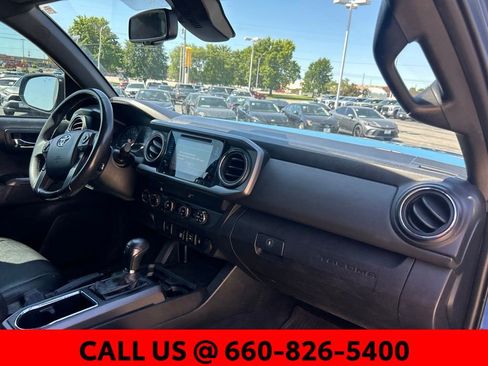 Used 2019 Toyota Tacoma TRD Off-Road AWD/4WD image 8