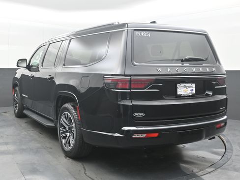 Used 2024 Jeep Wagoneer L Series II RWD image 8