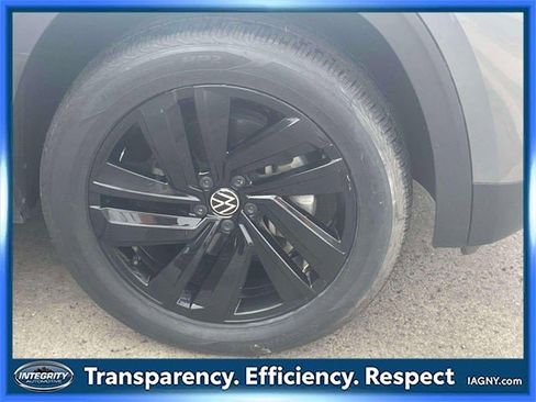 Used 2022 Volkswagen Atlas Cross Sport SE image 9