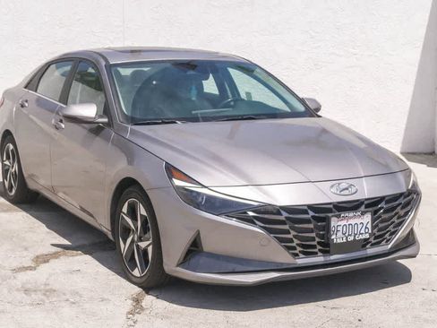Used 2023 Hyundai Elantra Limited w/ Cargo Package FWD image 3