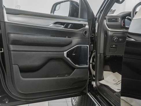 New 2026 Jeep Grand Wagoneer L Limited AWD/4WD image 40