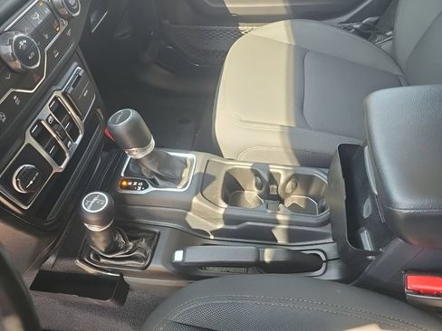 Used 2021 Jeep Gladiator Sport AWD/4WD image 13