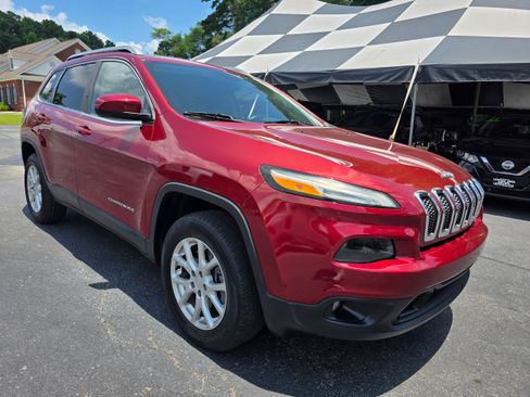 Used 2014 Jeep Cherokee Latitude w/ Cold Weather Group AWD/4WD image 3