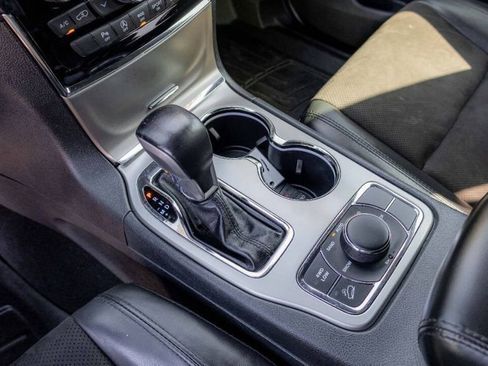 Used 2020 Jeep Grand Cherokee Laredo w/ Quick Order Package 2BN North image 29