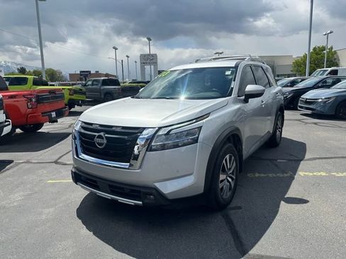 Used 2023 Nissan Pathfinder SL AWD/4WD image 5