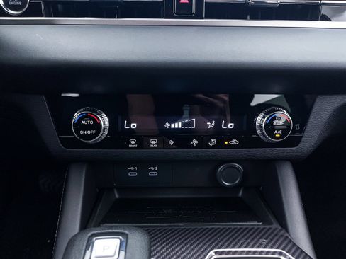 New 2025 Mitsubishi Outlander ES image 16