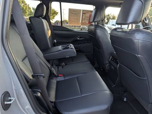 Used 2025 Lexus GX 550 w/ Accessory Package (2T) AWD/4WD image 32