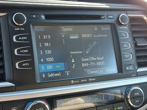 Used 2017 Toyota Highlander XLE image 18