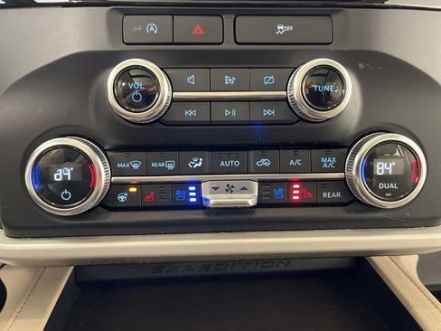 Used 2023 Ford Expedition Limited image 27