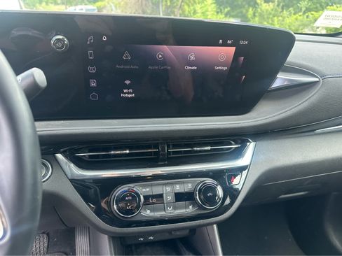 Used 2024 Buick Envista Sport Touring w/ Convenience I Package FWD image 9
