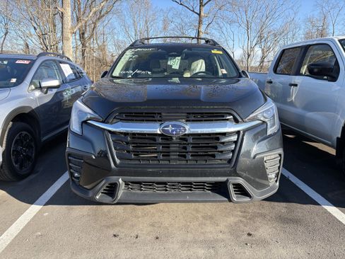 Used 2023 Subaru Ascent Limited w/ Technology Package image 2