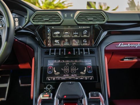 Used 2024 Lamborghini Urus S image 45