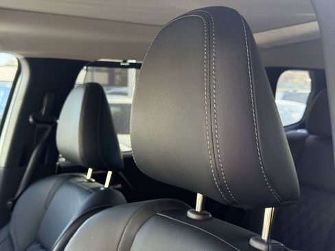 Used 2025 Mitsubishi Outlander SEL image 11