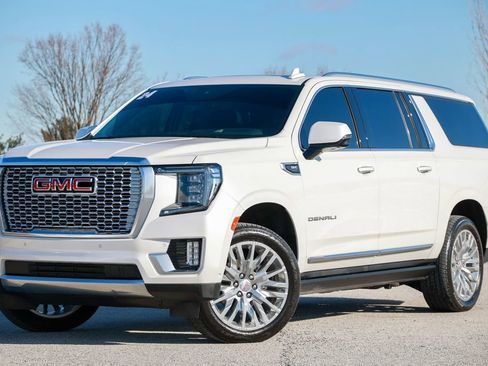 Used 2024 GMC Yukon XL Denali w/ Advanced Technology Package image 26