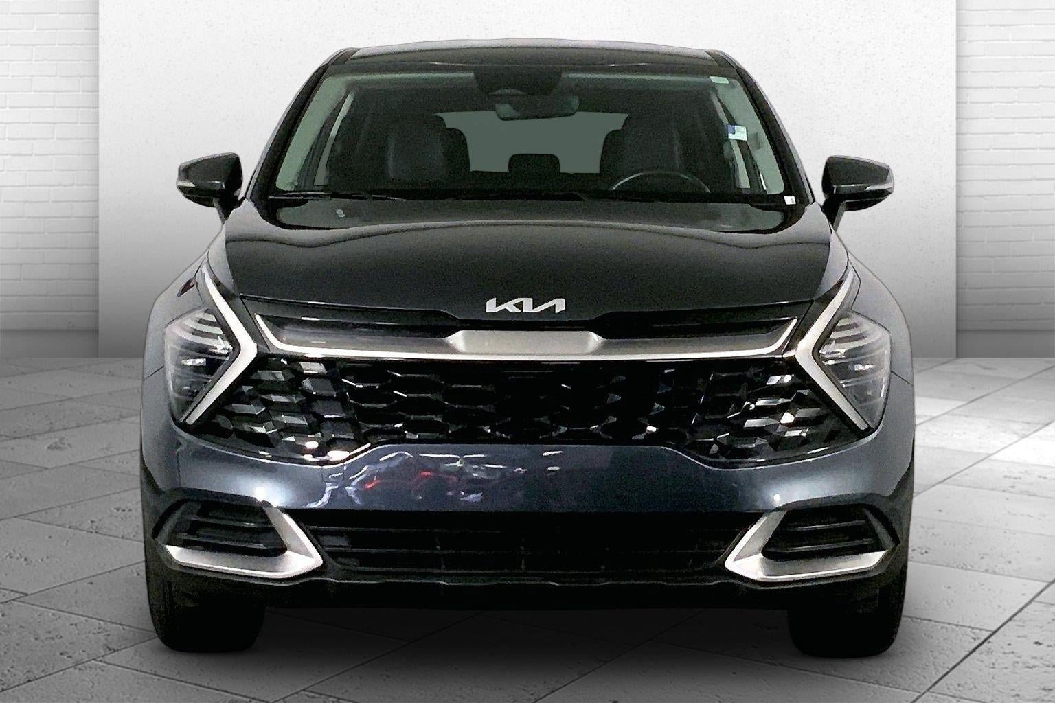 Used 2025 Kia Sportage EX FWD image 2